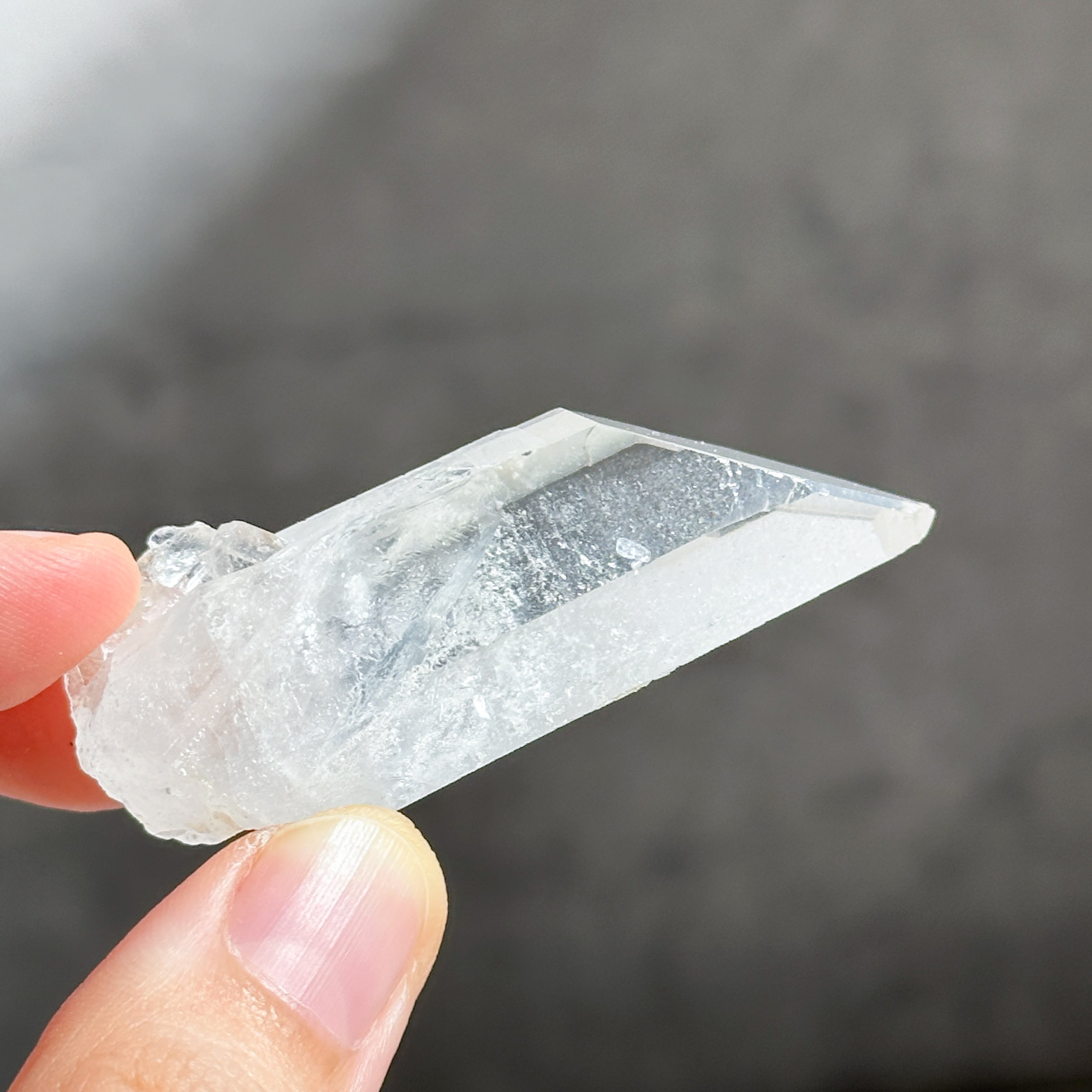 ゼッカ産クリアクォーツ ポイント 原石84 ◇ Clear Quartz ◇天然石