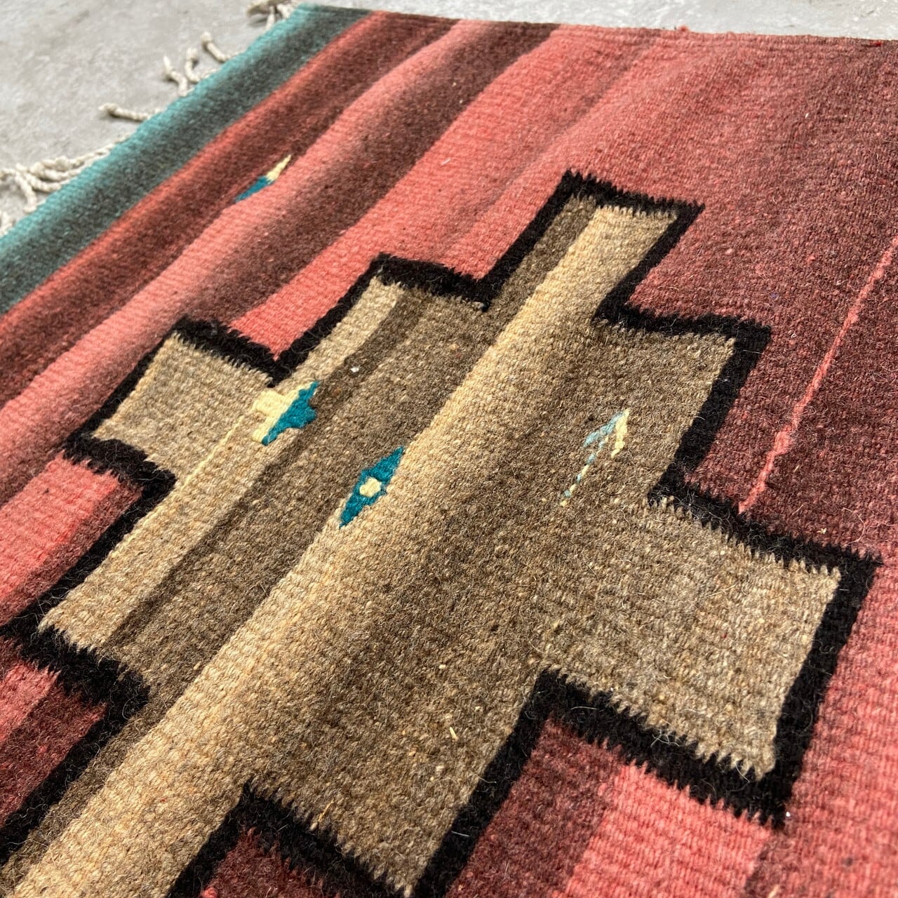 サポテックラグ　オアハカ　メキシコ　約100cm x 60cm メキシコ オアハカ サポテックラグ タペテ 手織り ウール 105×57
