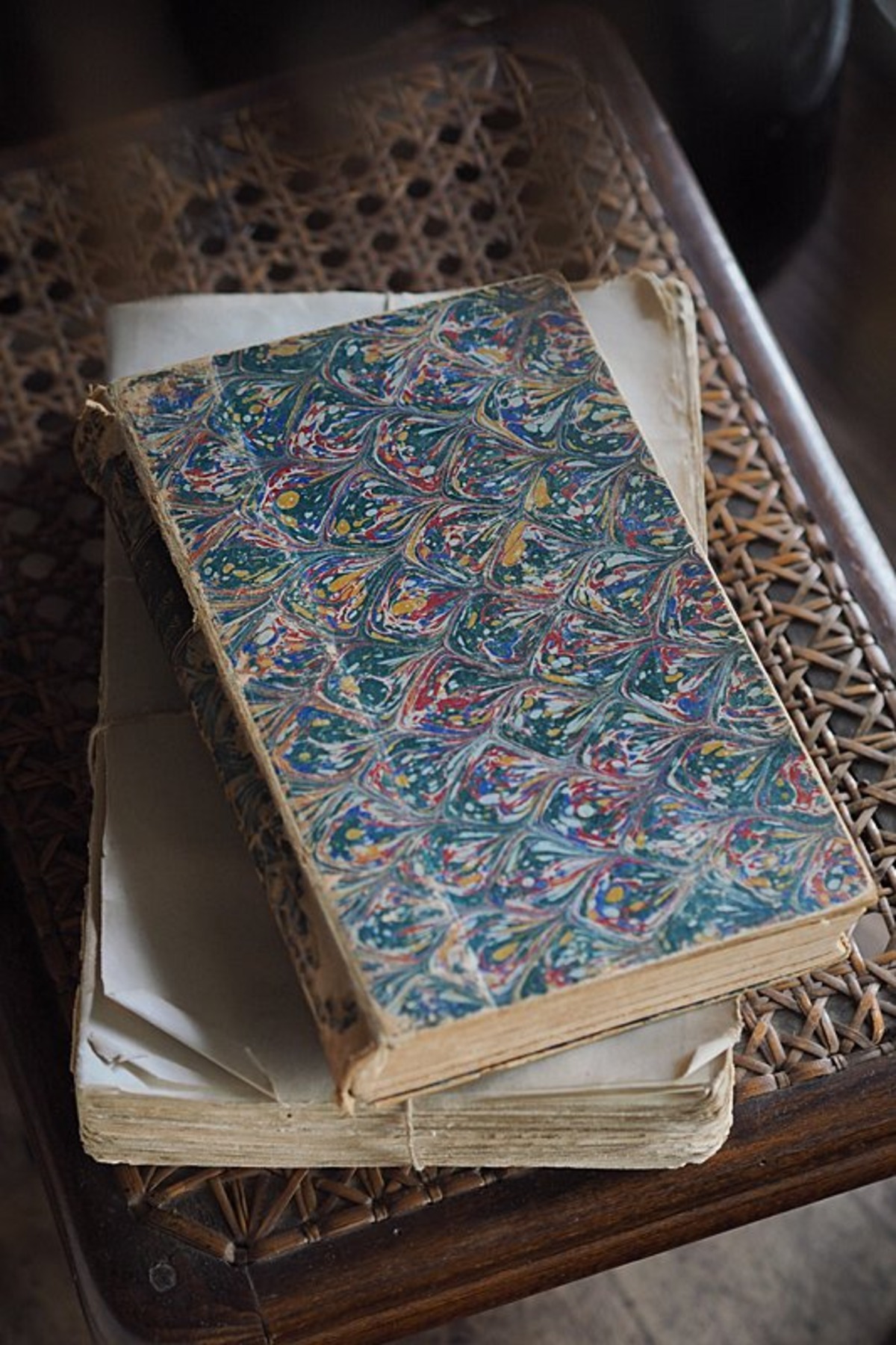 ゴシック・リヴァイバルな古書.antique book | アンティーク.ヴィンテージ家具雑貨オンライン通販|フィネスタルト