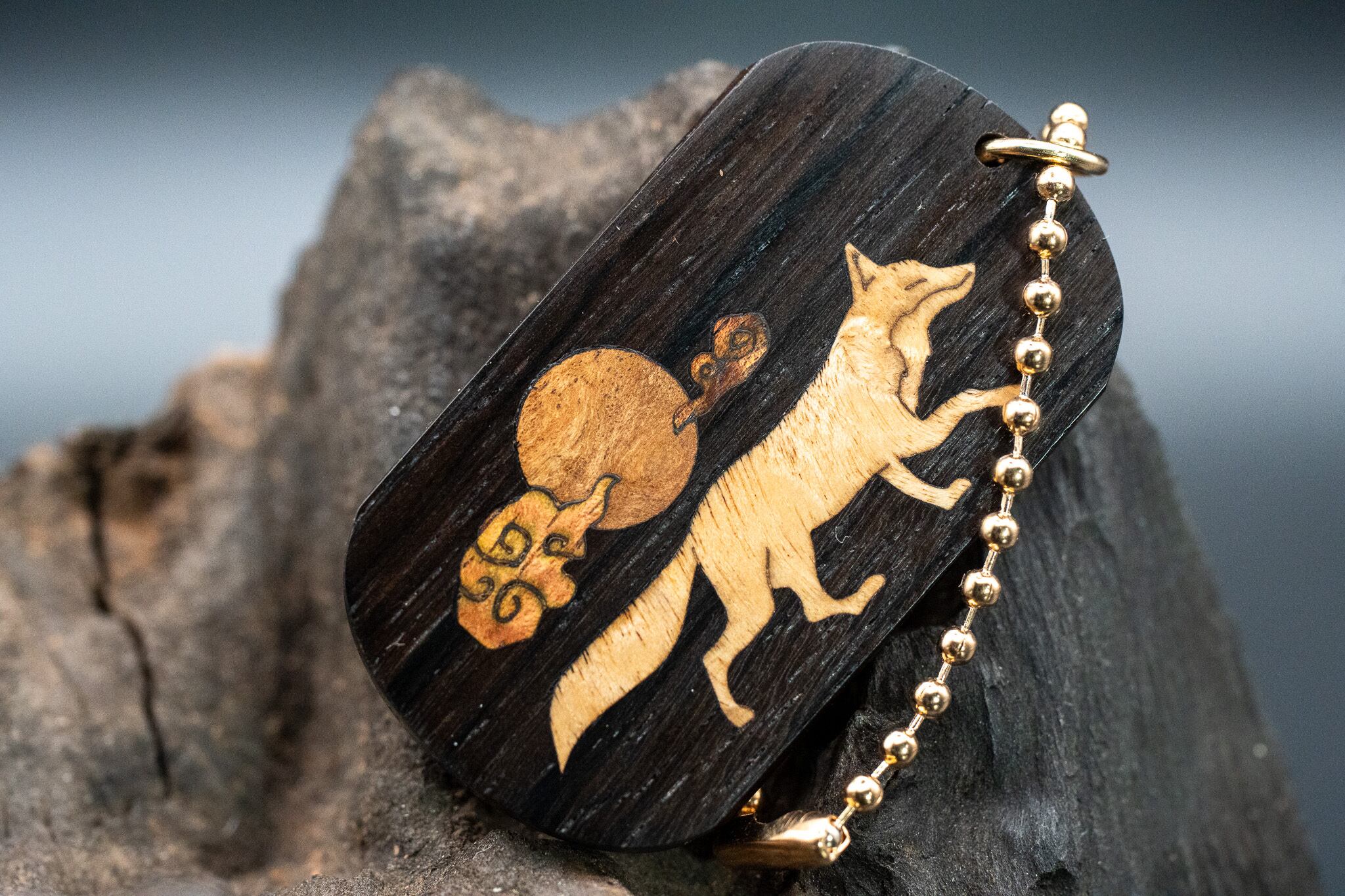 【音楽業界屈指の銘木】ハカランダ ドッグタグ 象嵌 十五夜きつね