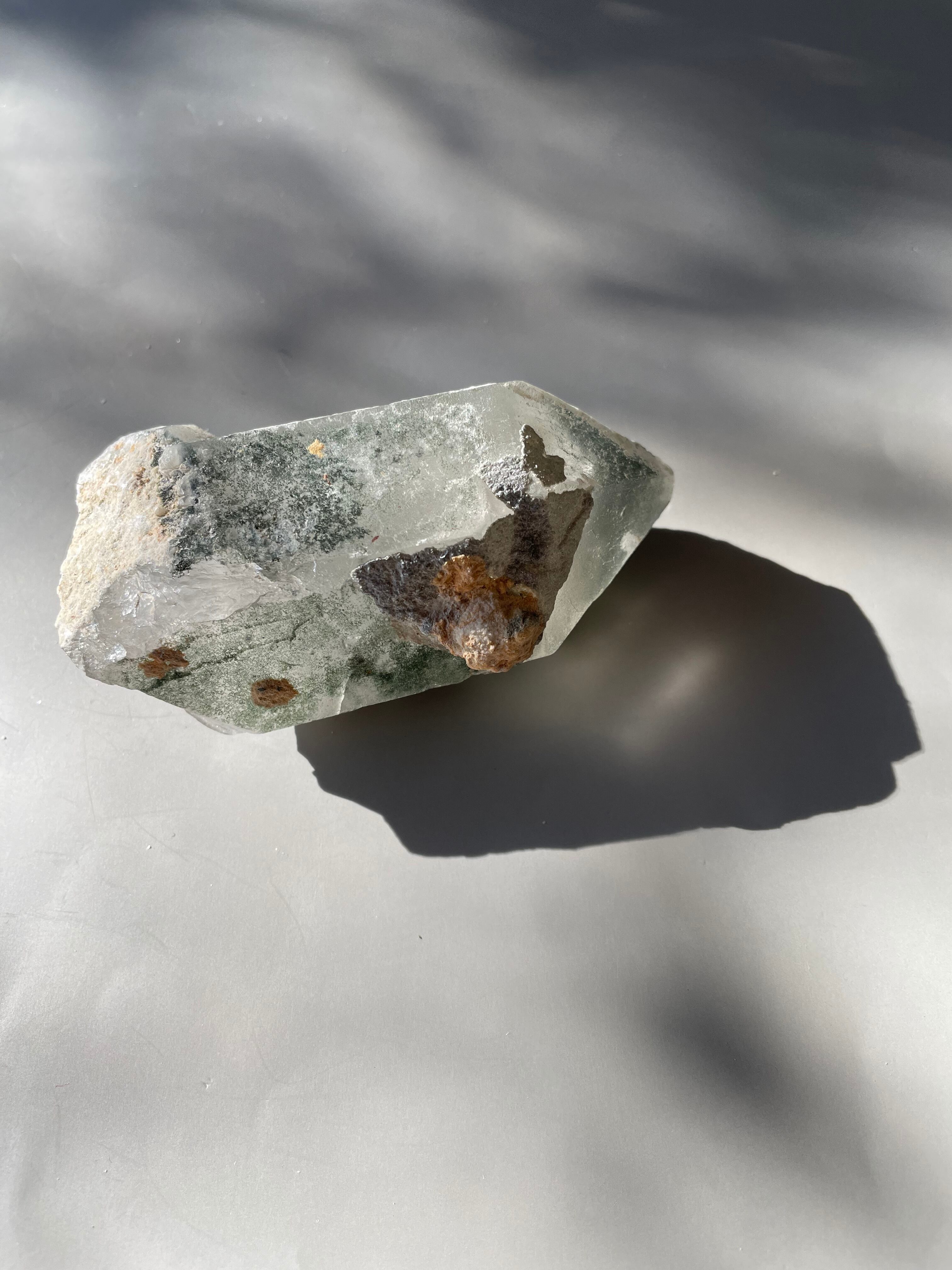 パキスタン　ギルギッド　スカルドゥ　パルディスタンス州産　エピドート共生クォーツ　DT　長石