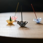 namiumi ガラスの香立て お花　 incense holder - flower  ［2104900000］
