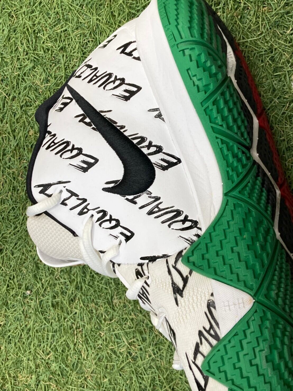 NIKE KYRIE 4 BHM EP 