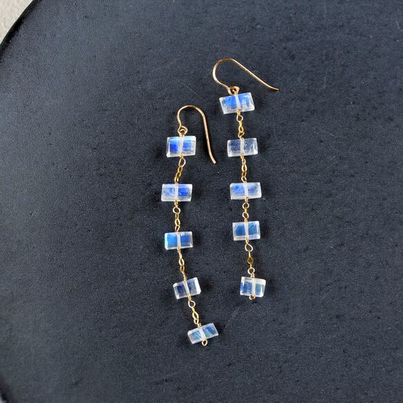 14kgf レインボームーンストーンの一粒雫チャーム