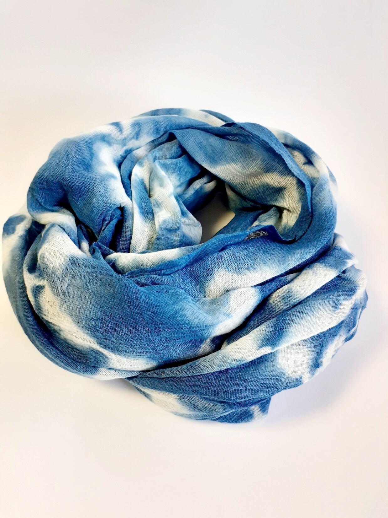 手染めのふんわりストール(藍染)