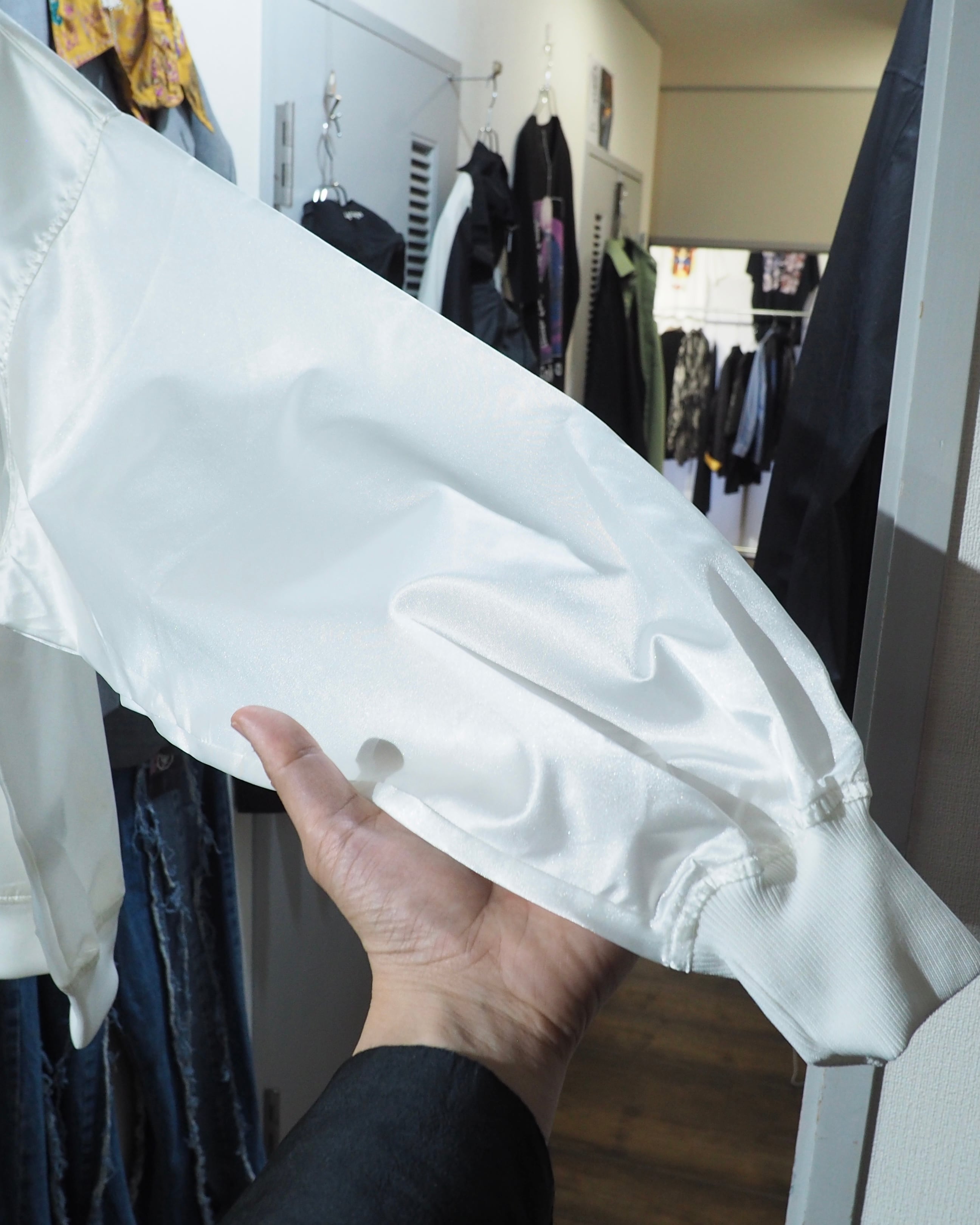 " 珍品 - サッポロ黒ラベル " Logo printed vintage White Coach jacket