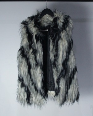 【Caka BLACK】Monotone Bias Pattern Vintage Loose Fur Vest