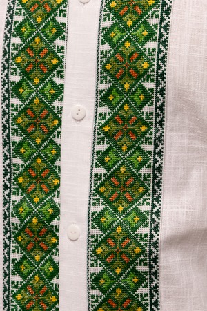 ウクライナ刺繍ヴィシヴァンカ　手刺繍　Lサイズ　メンズ