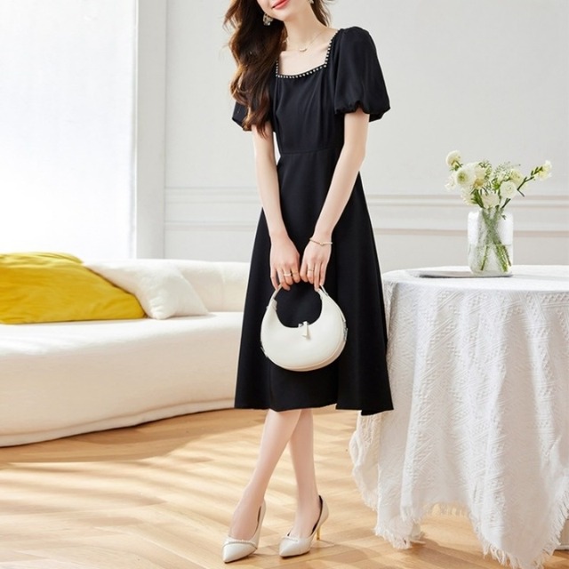 ビジュー付きスクエアネックパフスリーブワンピース Me0973