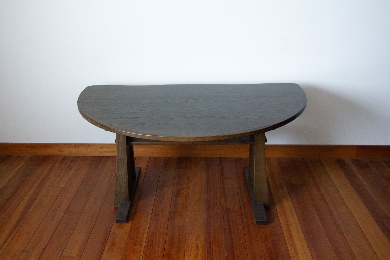 「家族の顔が良く見える半円テーブル。」　国産栗材/リビングダイニングテーブル/半円天板テーブル