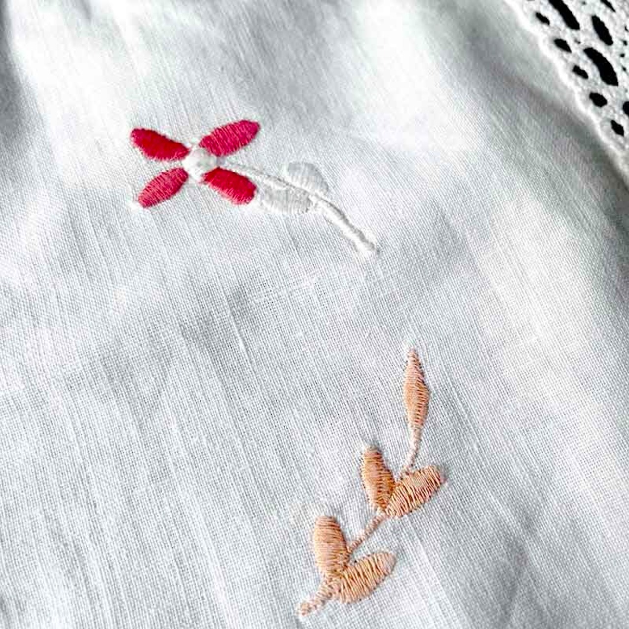 ドイリー　四角　スクエア　テーブルマット　花刺繍　 12CLda19-４