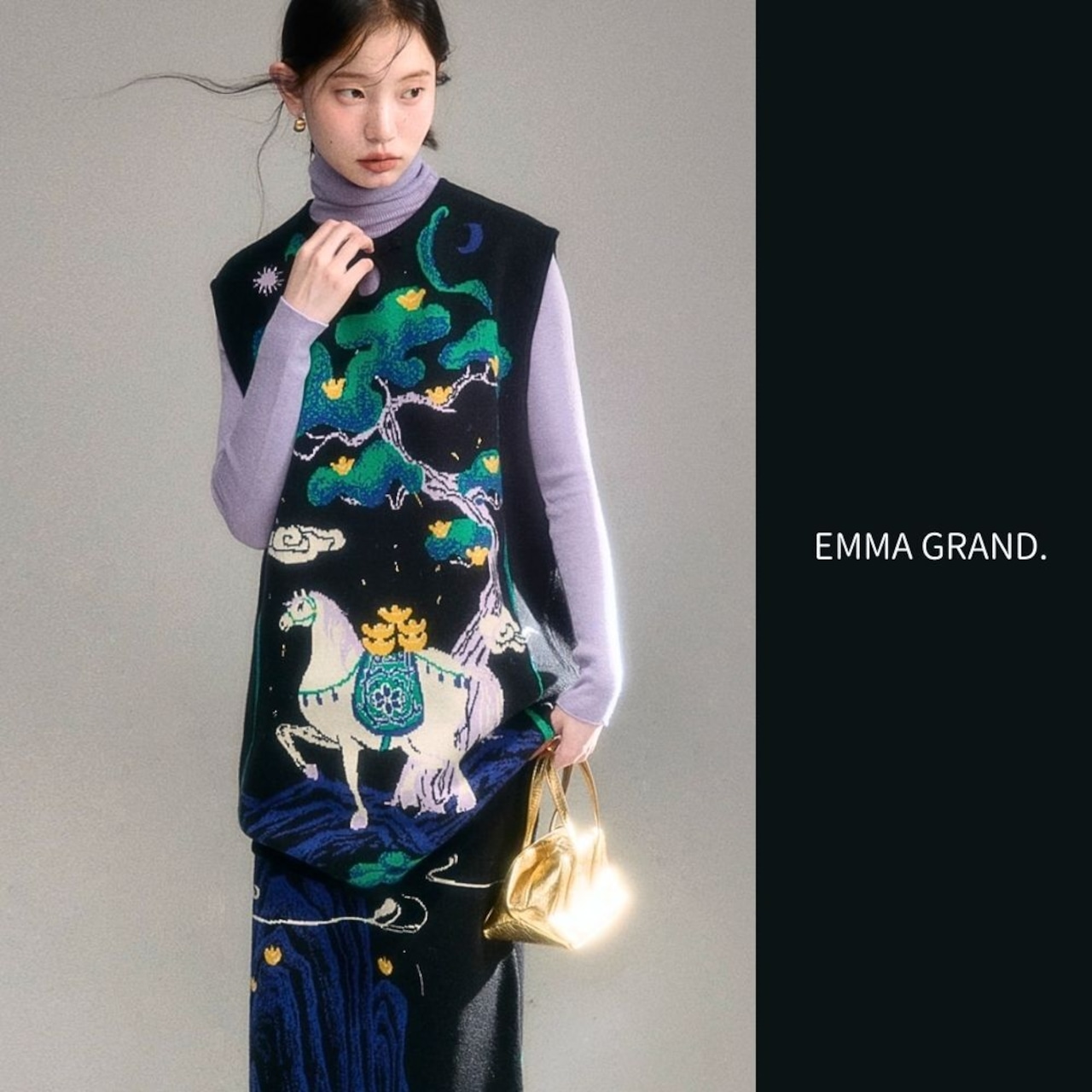 月影の松を駆ける白馬のアートニットトップス　 E00614