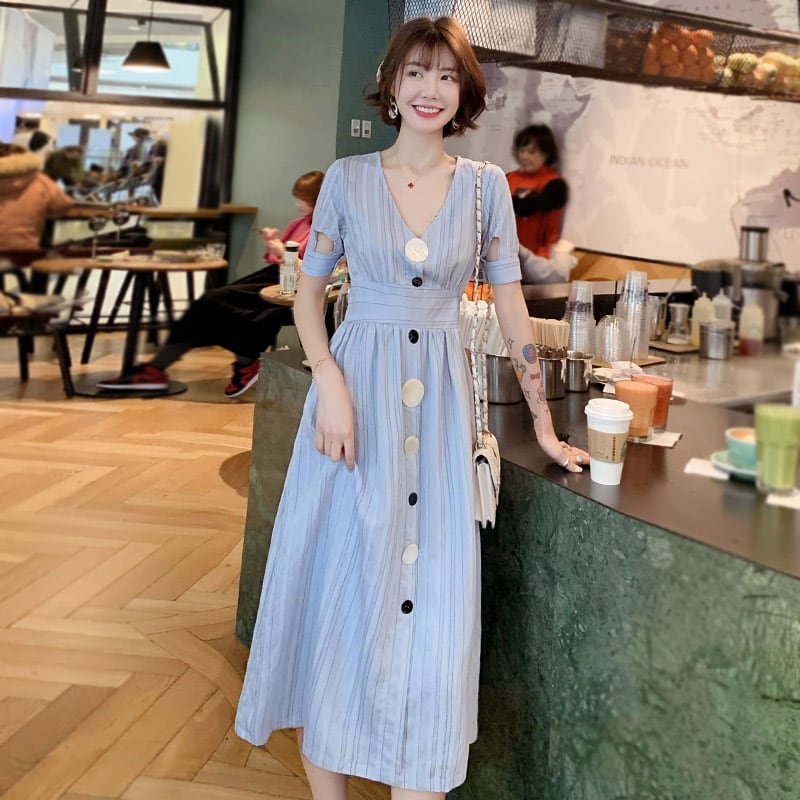 ワンピース 青 白 ストライプ 半袖 Vネック ハイウエスト 切り替え 脚長効果 スタイルアップ シンプル カジュアル 清涼感 オシャレ 可愛い きれいめ お出かけ 買い物 ショッピング デート ランチ 春夏 普段使い デイリー使い Sea Sign Post