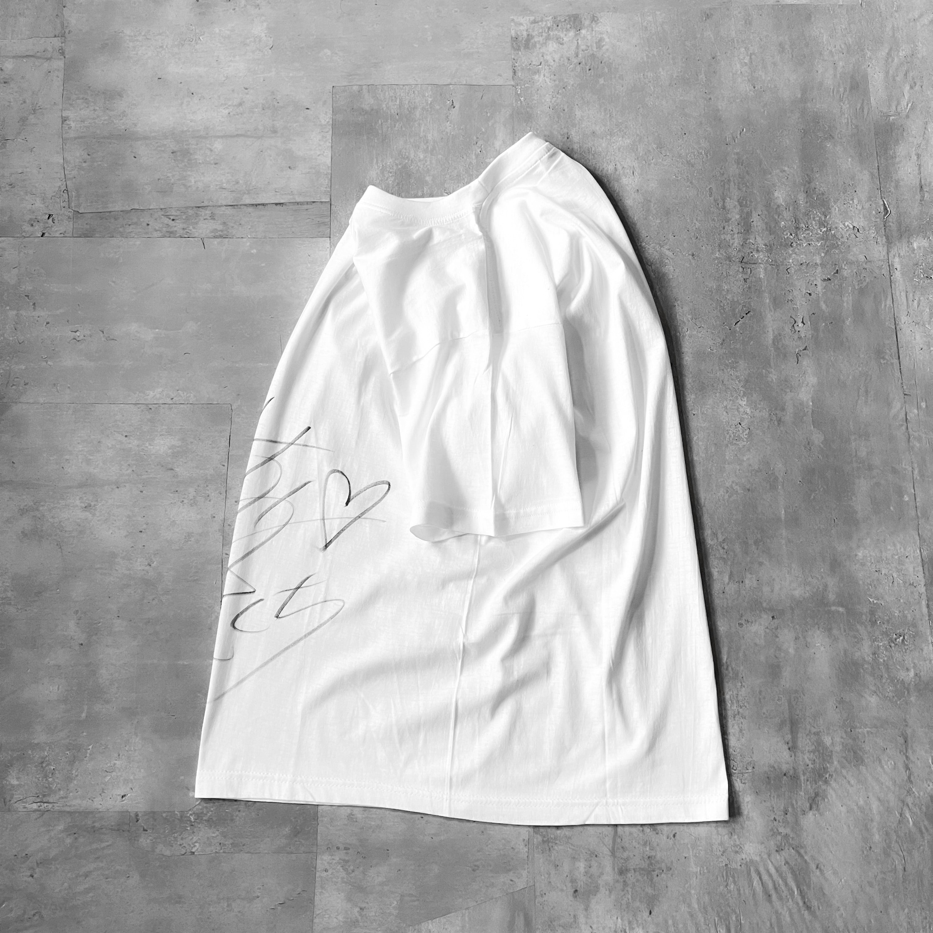 菊地亜美さんの直筆サイン入りtシャツ | anti knovum（アンタイノーム）