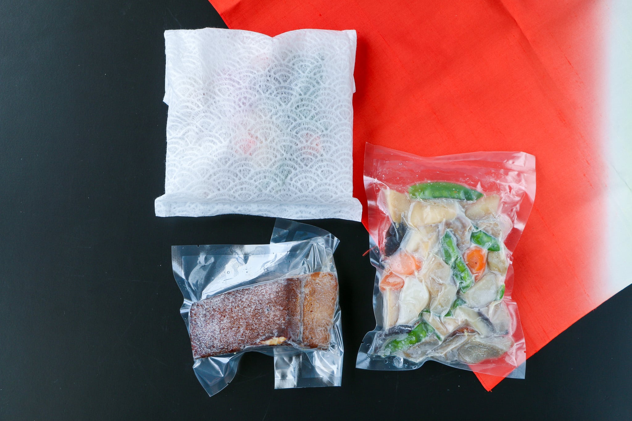 真空パック3種(八宝煮、自家製ベーコン、煮あなごのちらし寿司キット)