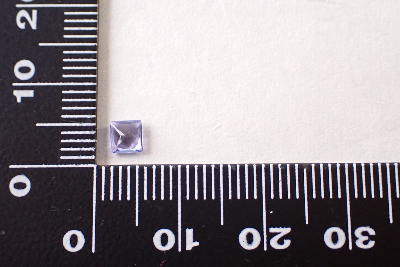 タンザナイト(プリンセスカット)　0.30ct　[C9‐92]