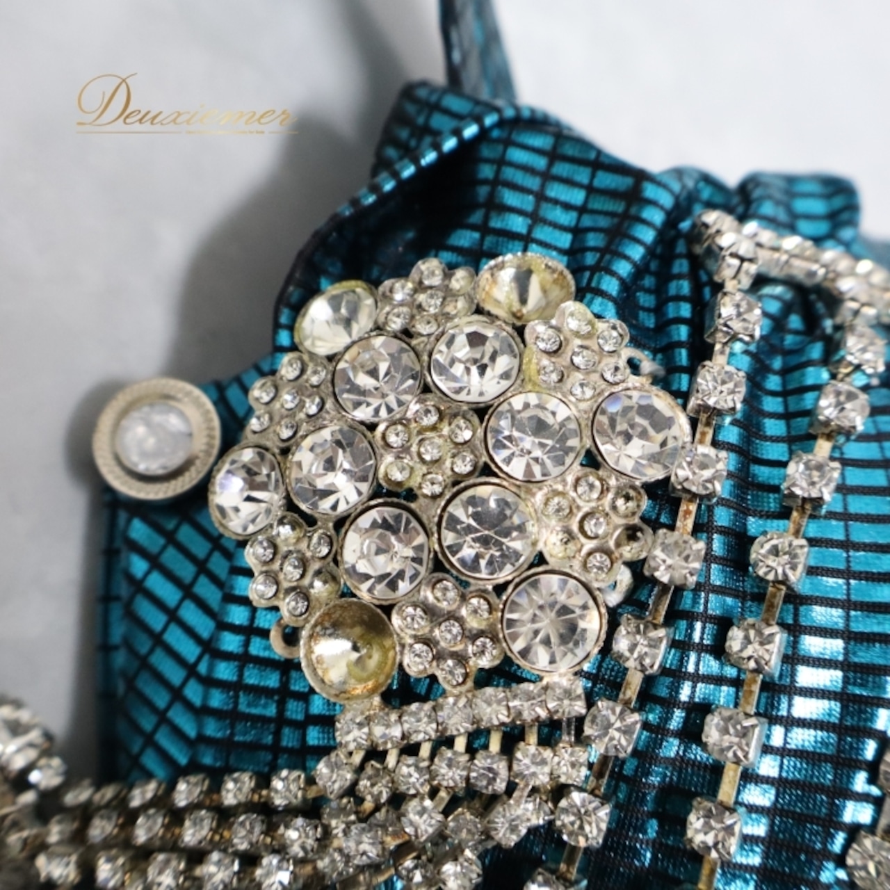 ベリーダンス オリエンタル 衣装 上下セット グリーン系 トップス スカート アーム アーム飾り ラインストーン フリンジ 星 キラキラ 緑 かわいい 光沢 スリット 豪華 装飾 華やか 鮮やか ダンス衣装 イベント ステージ 腕飾り