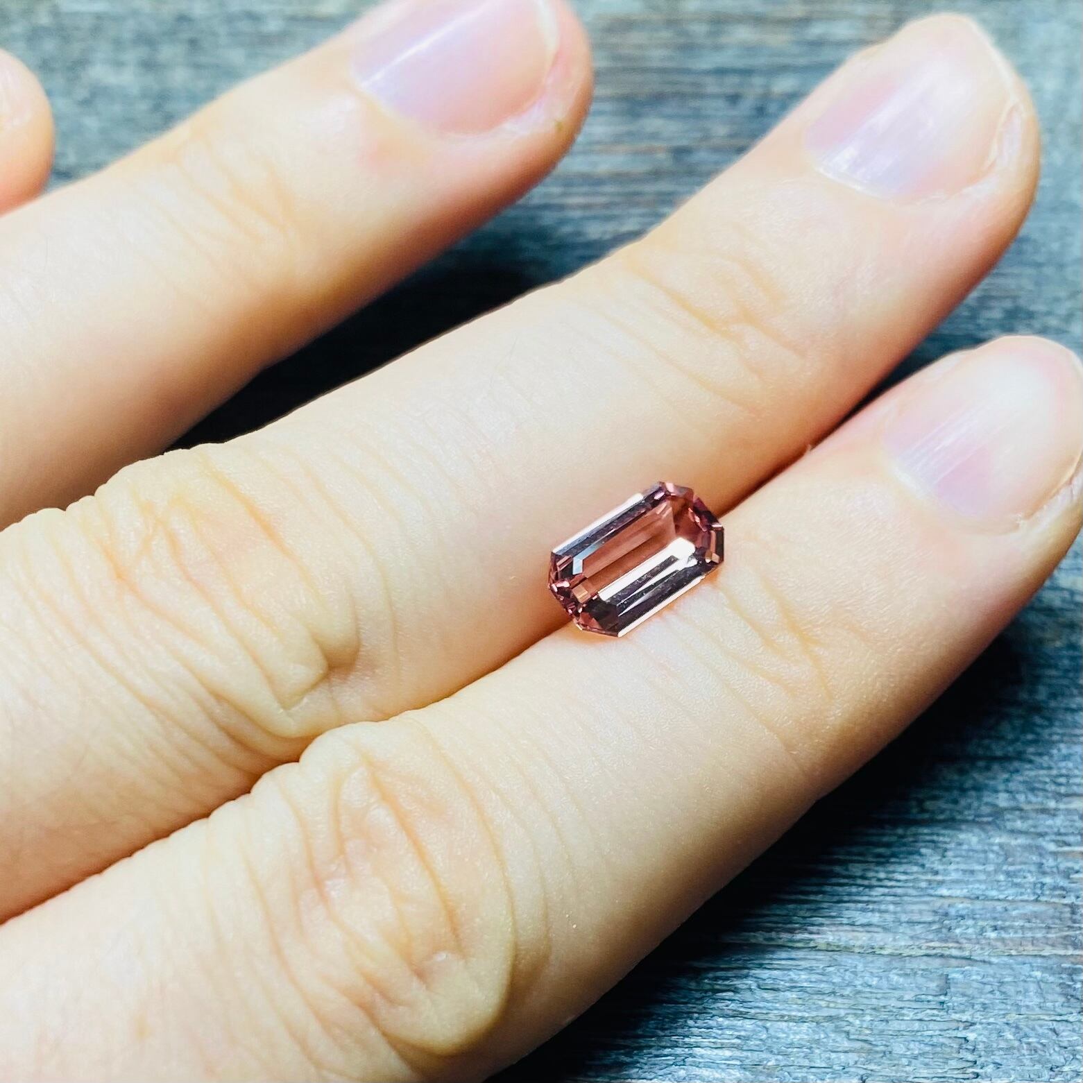 可憐なピンクスピネル