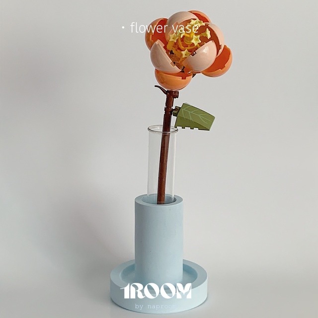 flower vase / blue