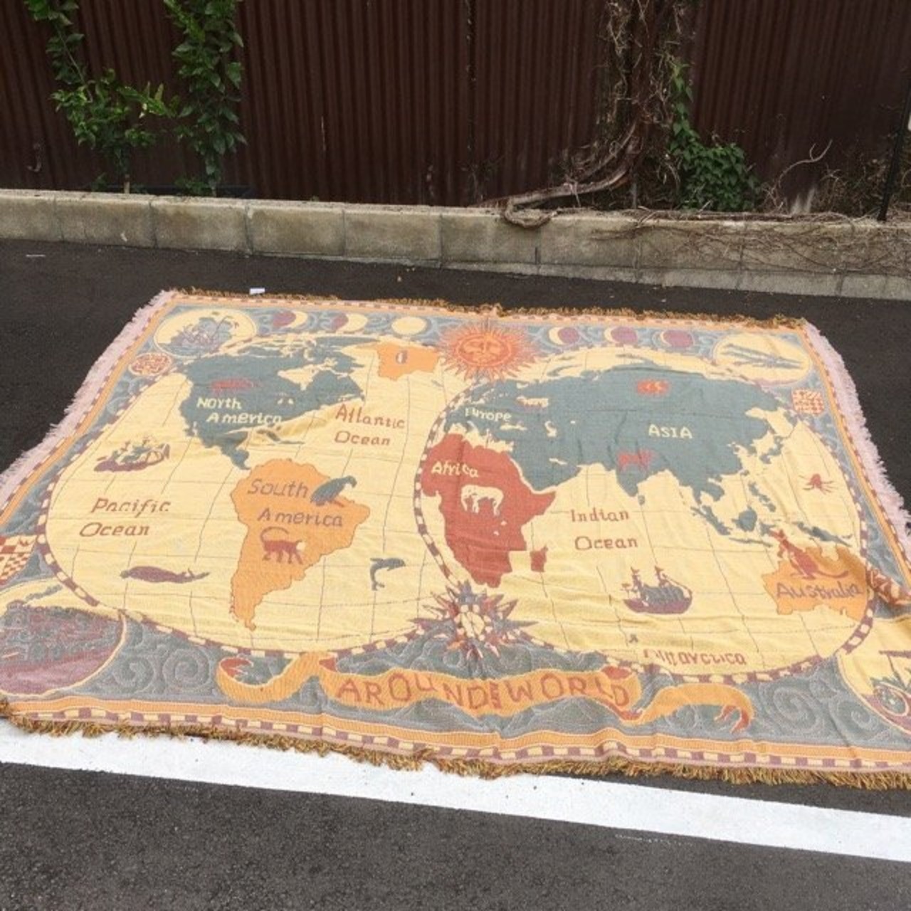 TOPANGA Homefurnishing　世界地図のスローケット　230×250cm