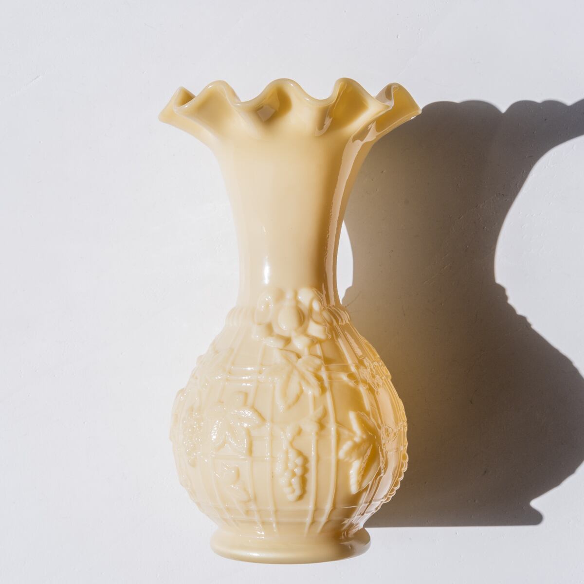 Milky Frill Vase (Latte)