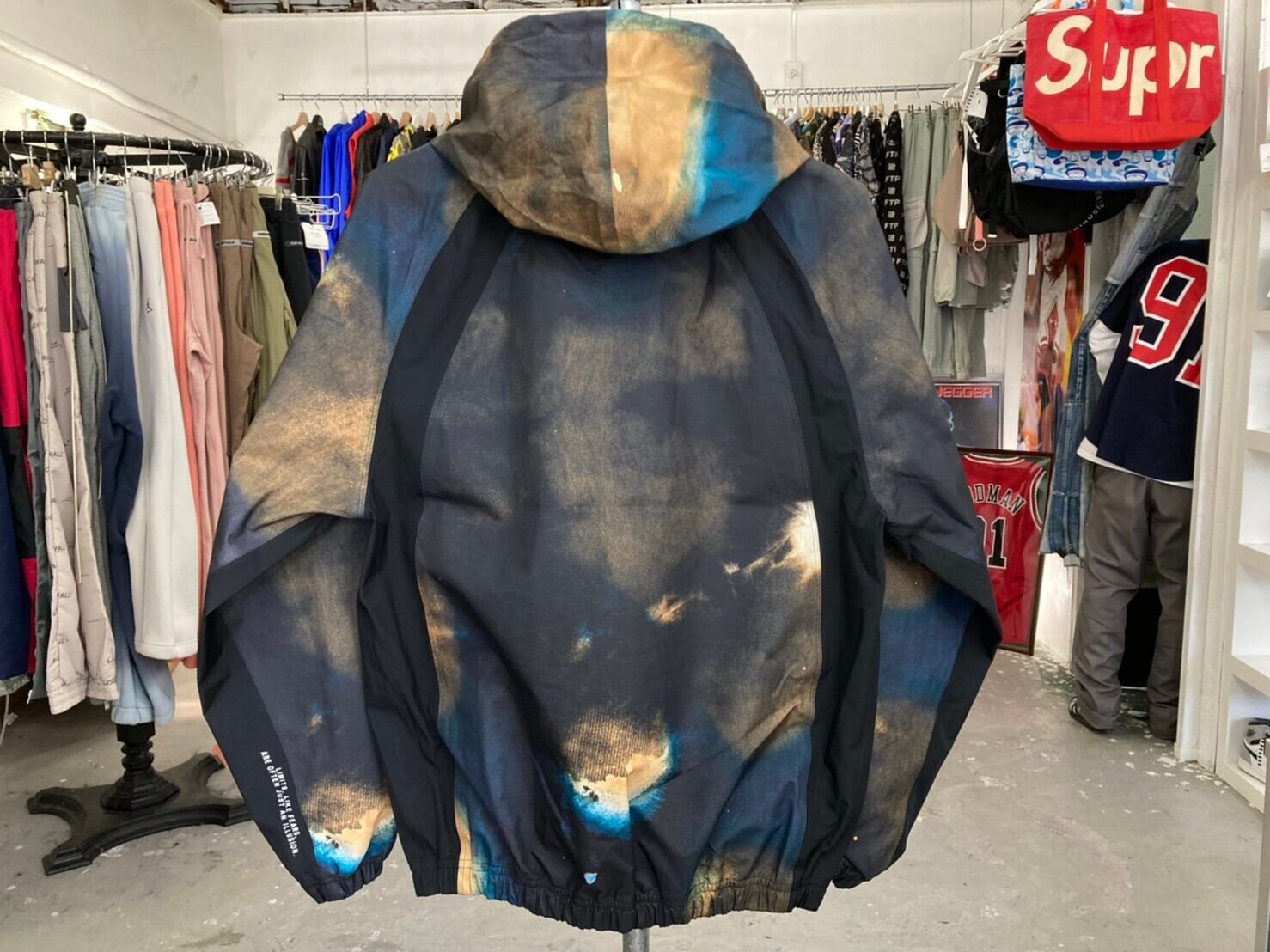 NIKE JORDAN 35th FEARLESS GORE-TEX JACKET LOOSE FIT SMALL NIKE JORDAN 35th FEARLESS GORE-TEX JACKET LOOSE FIT SMALL