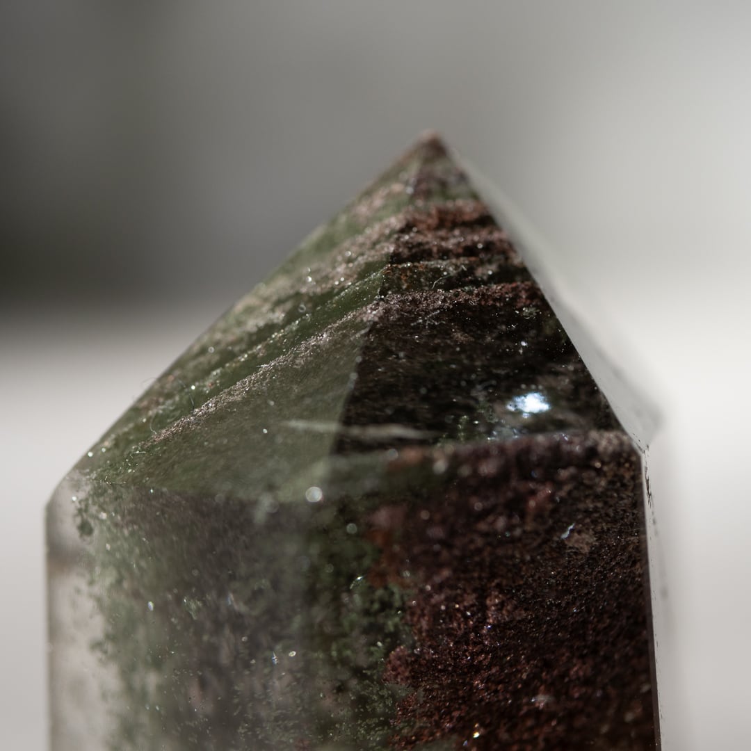 【天然石】観音像＿ガーデンクオーツ／268g(台座込553g) ガーデンクォーツ(庭園水晶) タワー 台座付き 【公式通販】