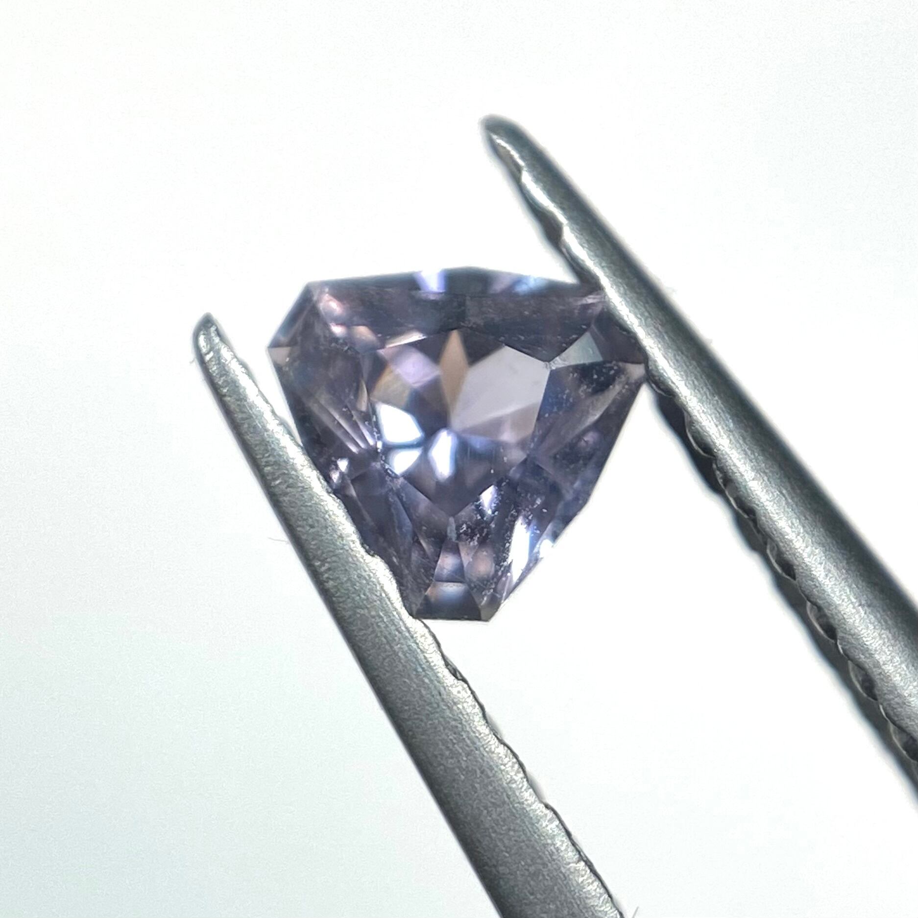 レアなピンクのモンタナサファイア