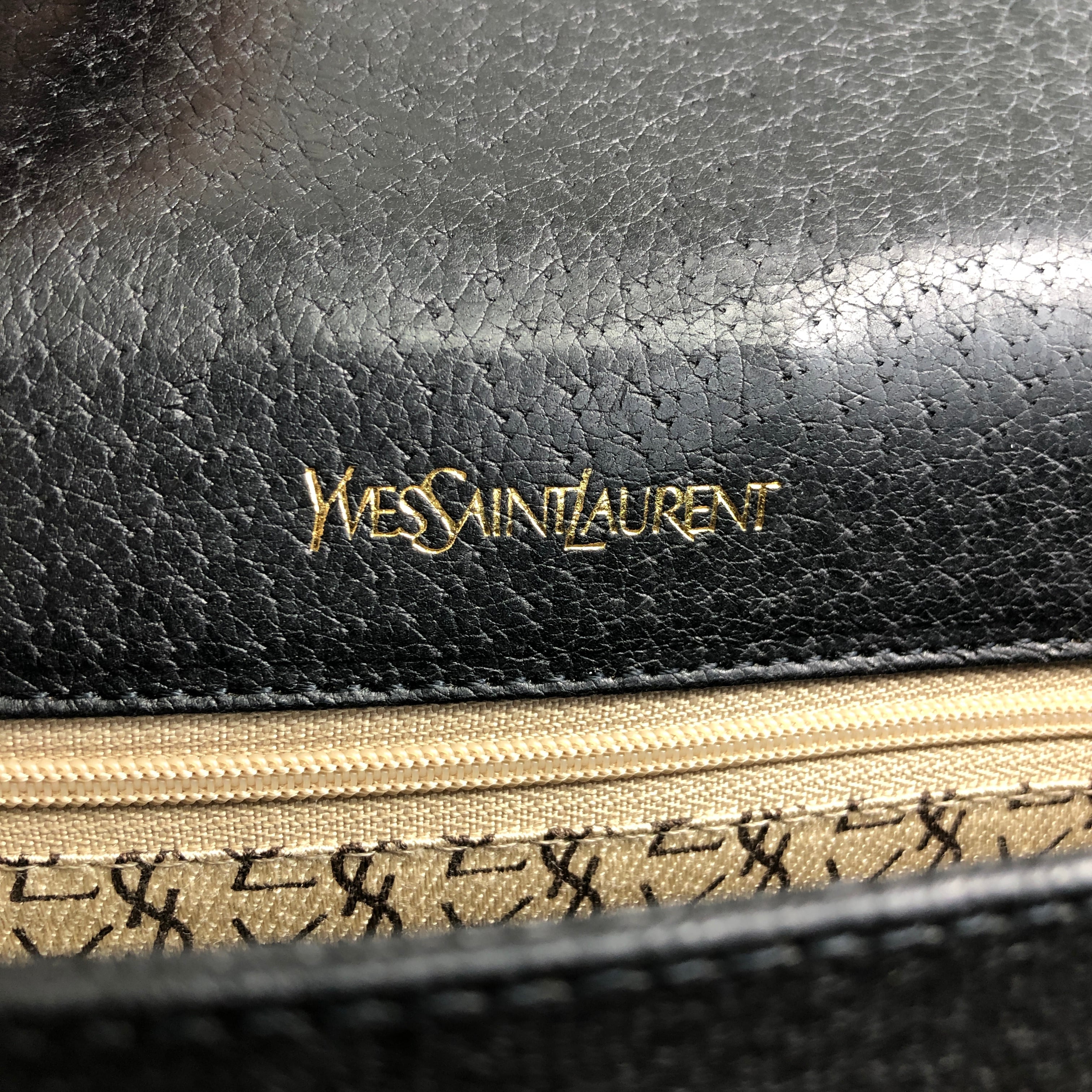 Yves Saint Laurent イヴ・サンローラン ショルダーバッグ ブラック Yves Saint Laurent イヴ・サンローラン ショルダーバッグ ブラック