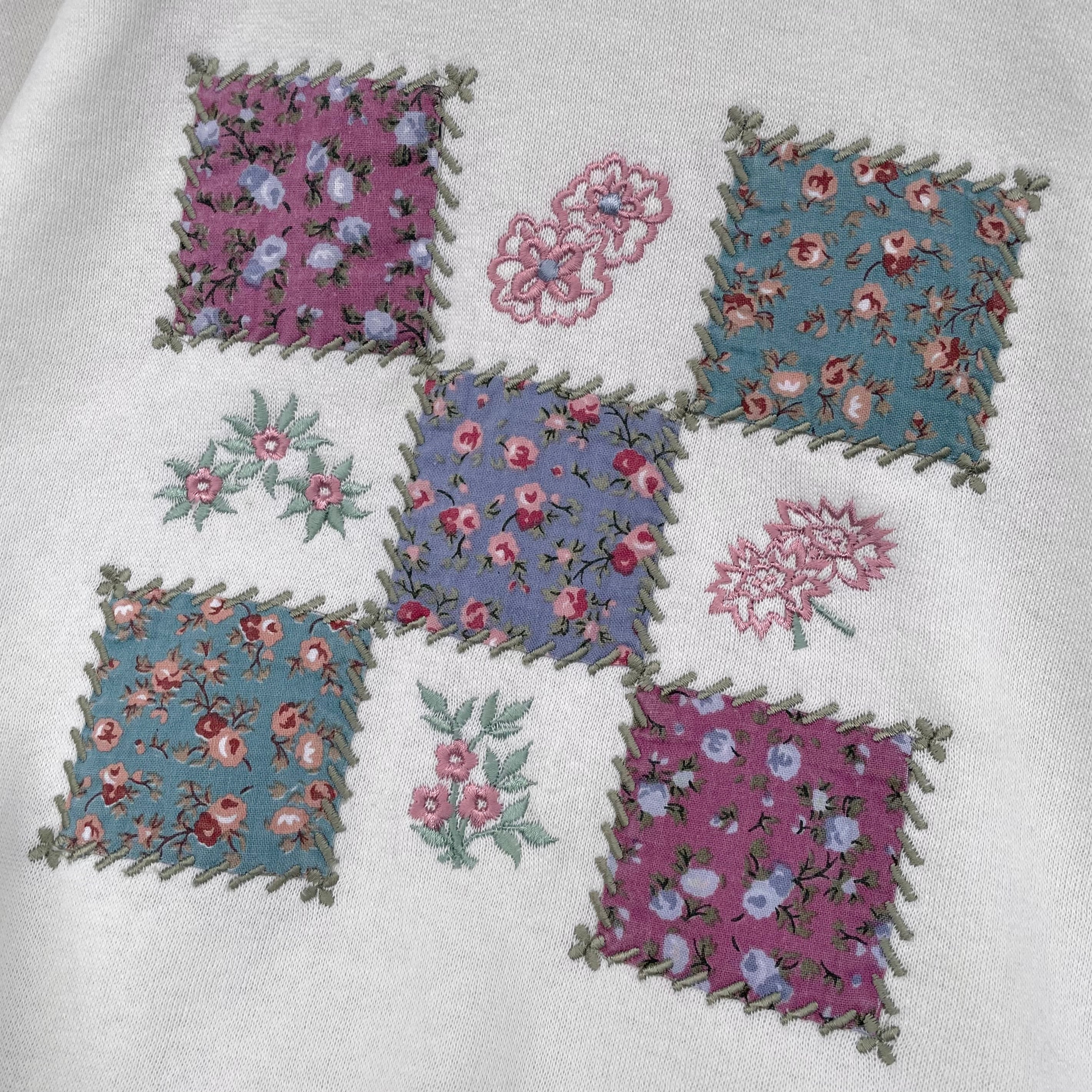 flower motif patchwork sweat〈レトロ古着 フラワーモチーフ パッチ