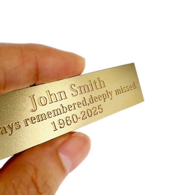 お好きな文字を刻印できるオーダーメイドの真鍮プレート0.8㎜厚Sサイズ