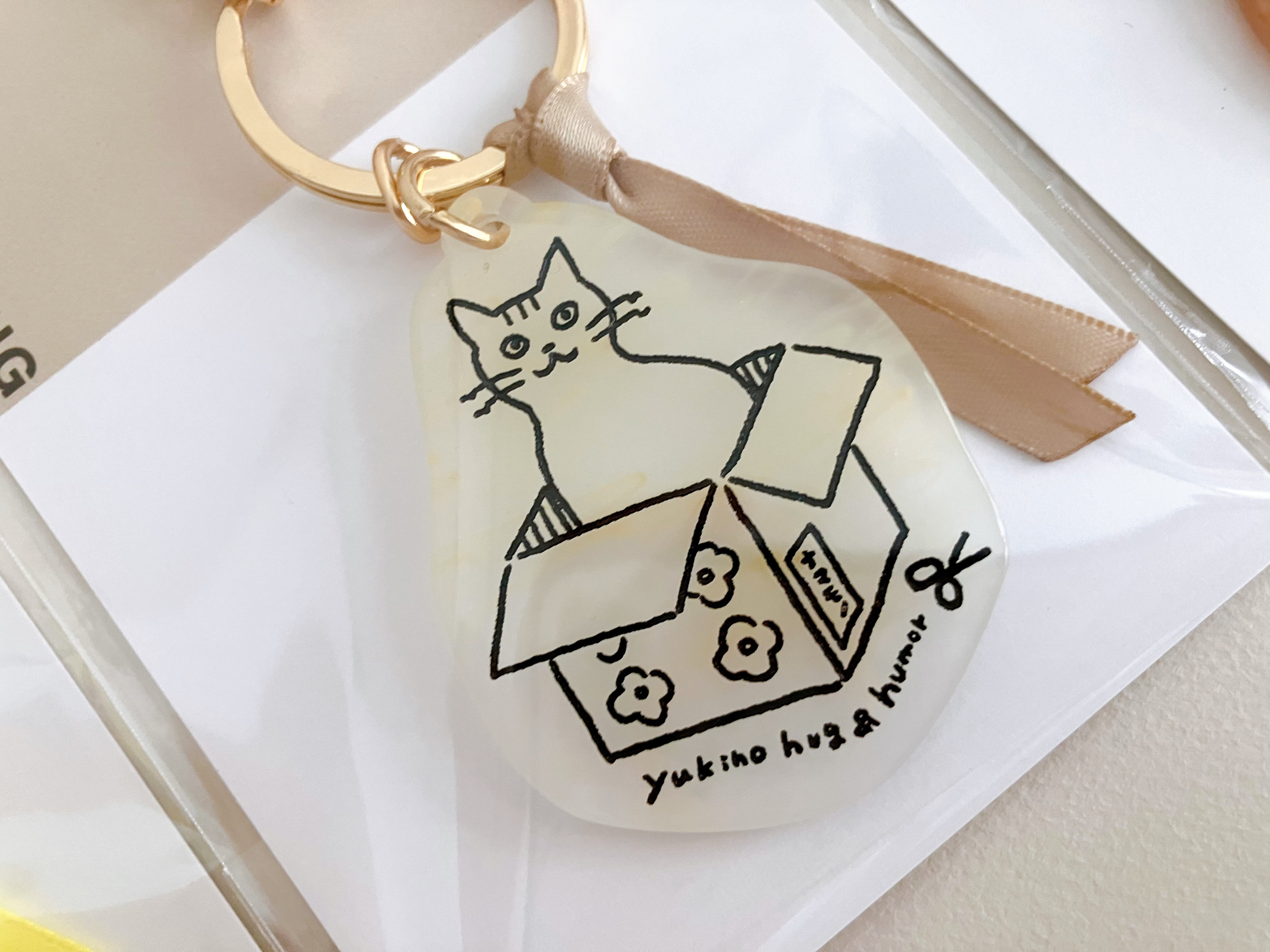 30%OFF】マーブルカラーキーチャーム「ダンボールに入る猫」 | yukino shop