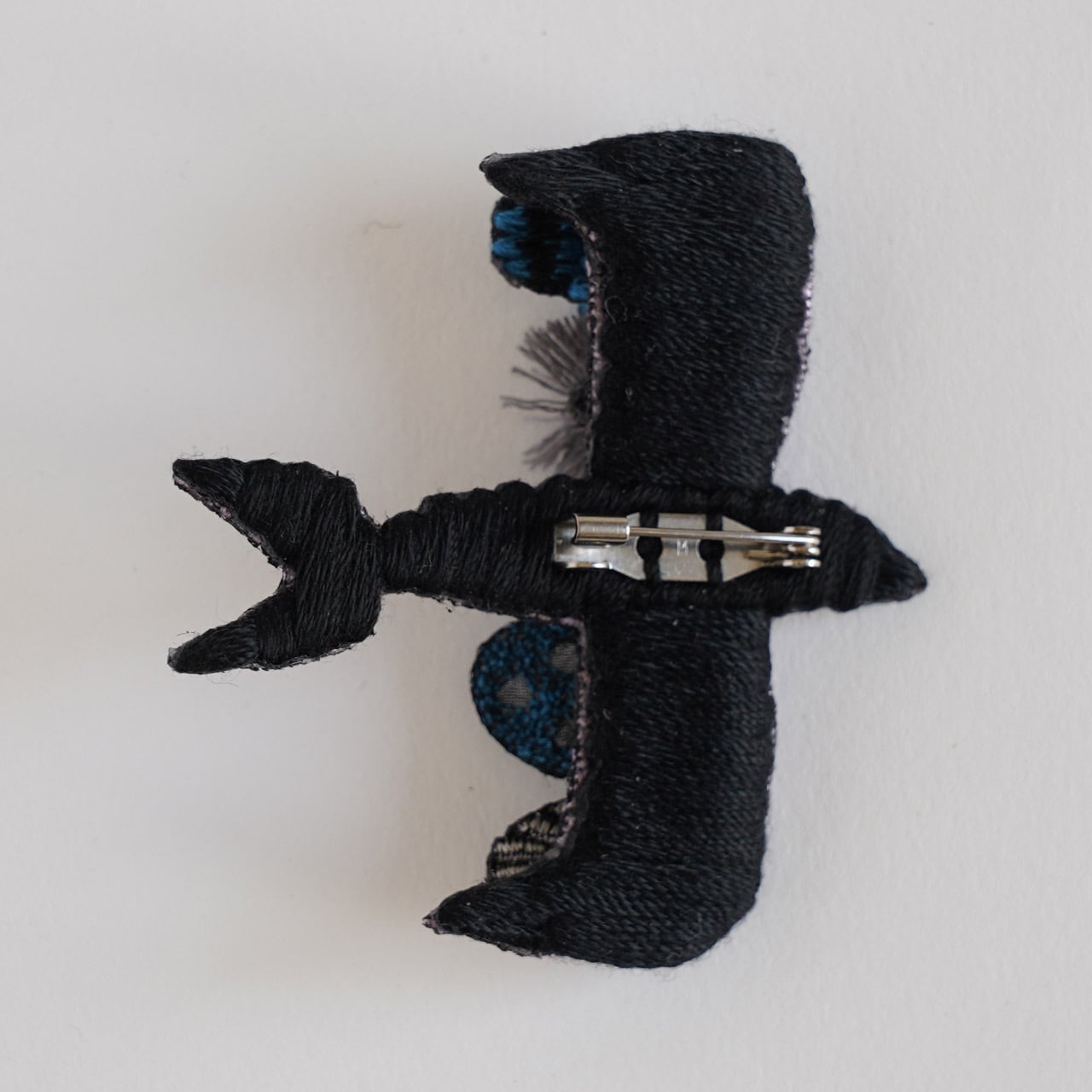 Braw 立体刺繍ブローチ 