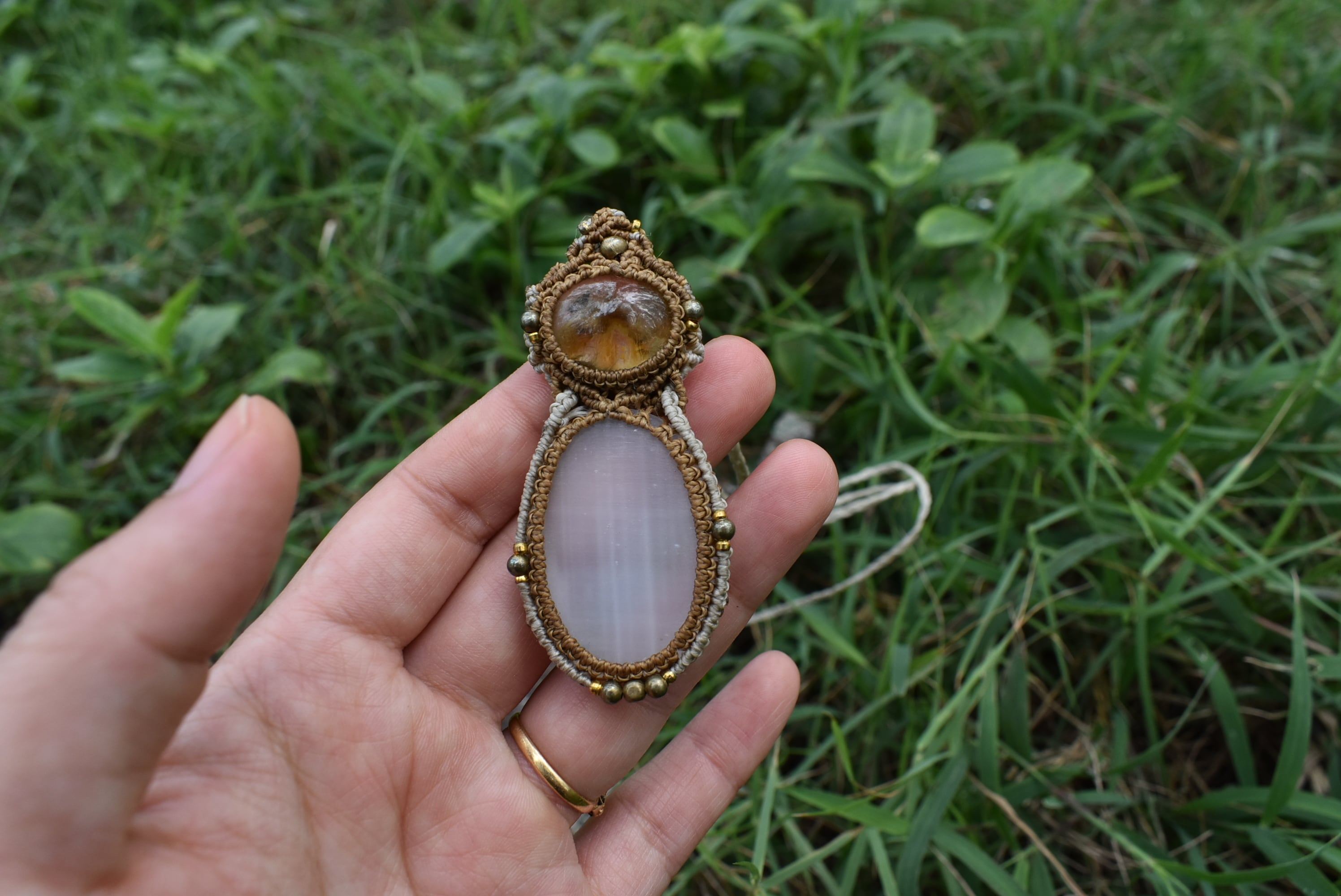 黄金カラー★ガーデンクォーツ× ホワイトセレナイト マクラメペンダント garm066