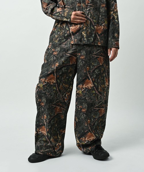ATELANE Poly-corduroy all-over print cocoon pants (Realtree) 26A-28060