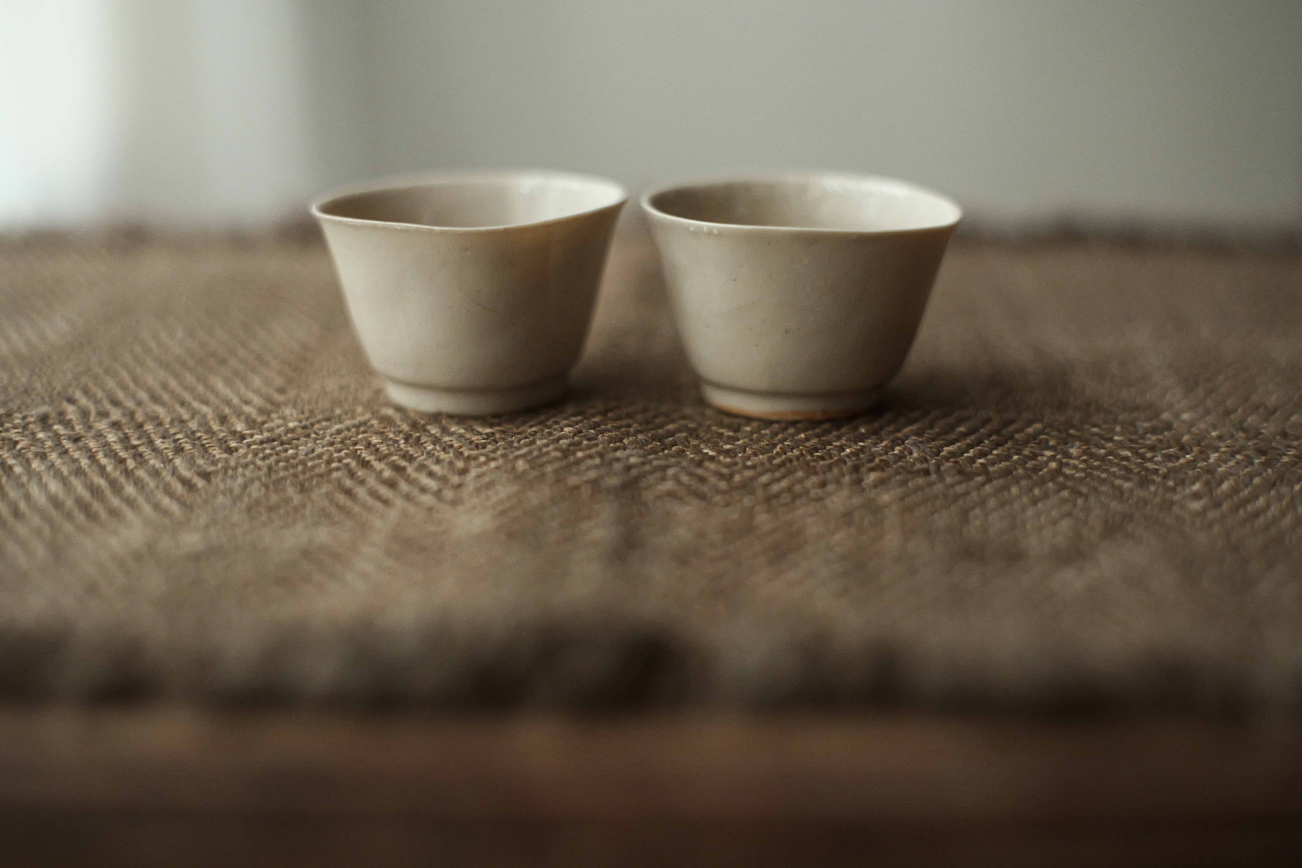 手拓薄胎灰釉茶杯・馬蹄＜徳化窯＞（型作り・手押し/約25cc） | 北白川