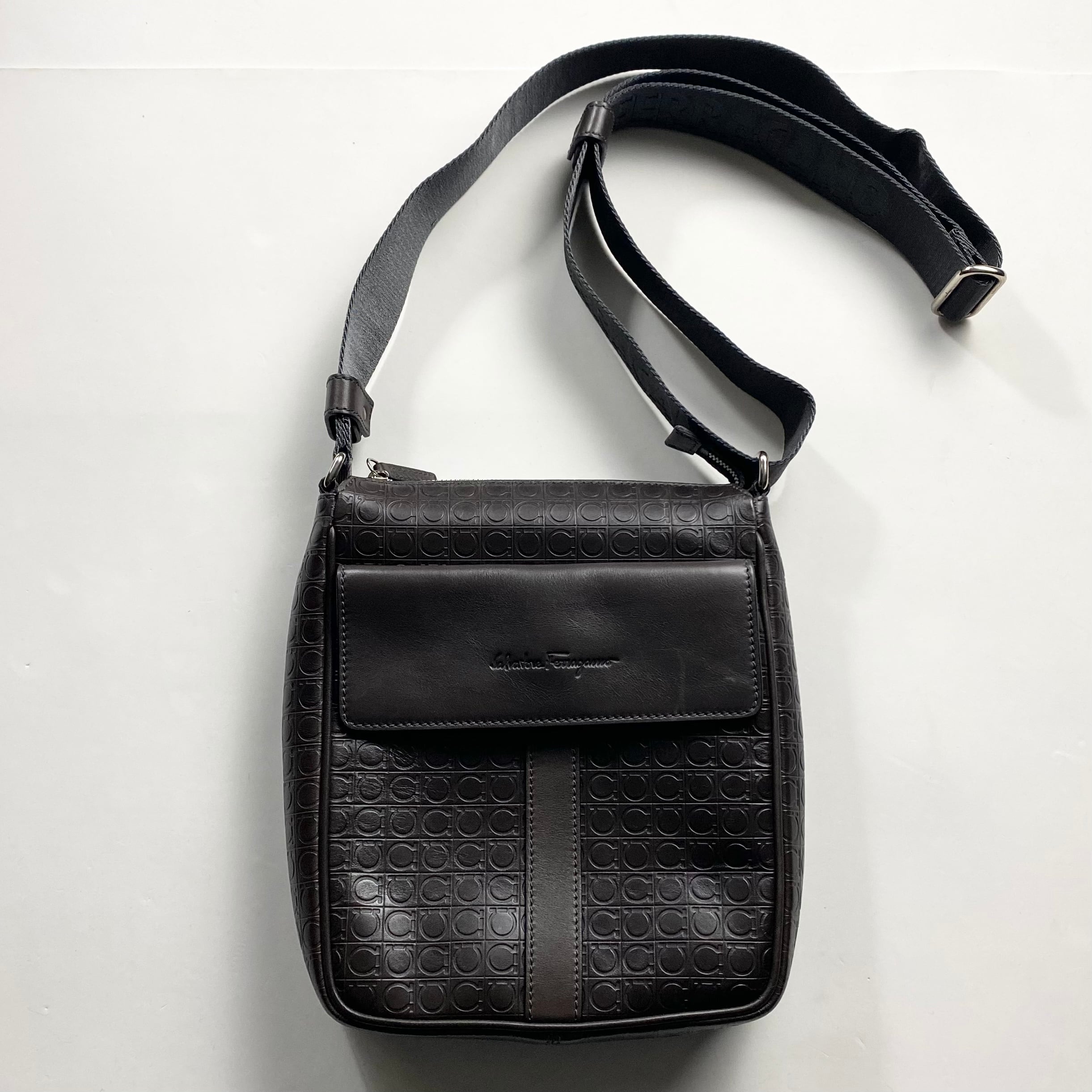 SALVATORE FERRAGAMO leather shoulder bag “gancini” | NOIR ONLINE