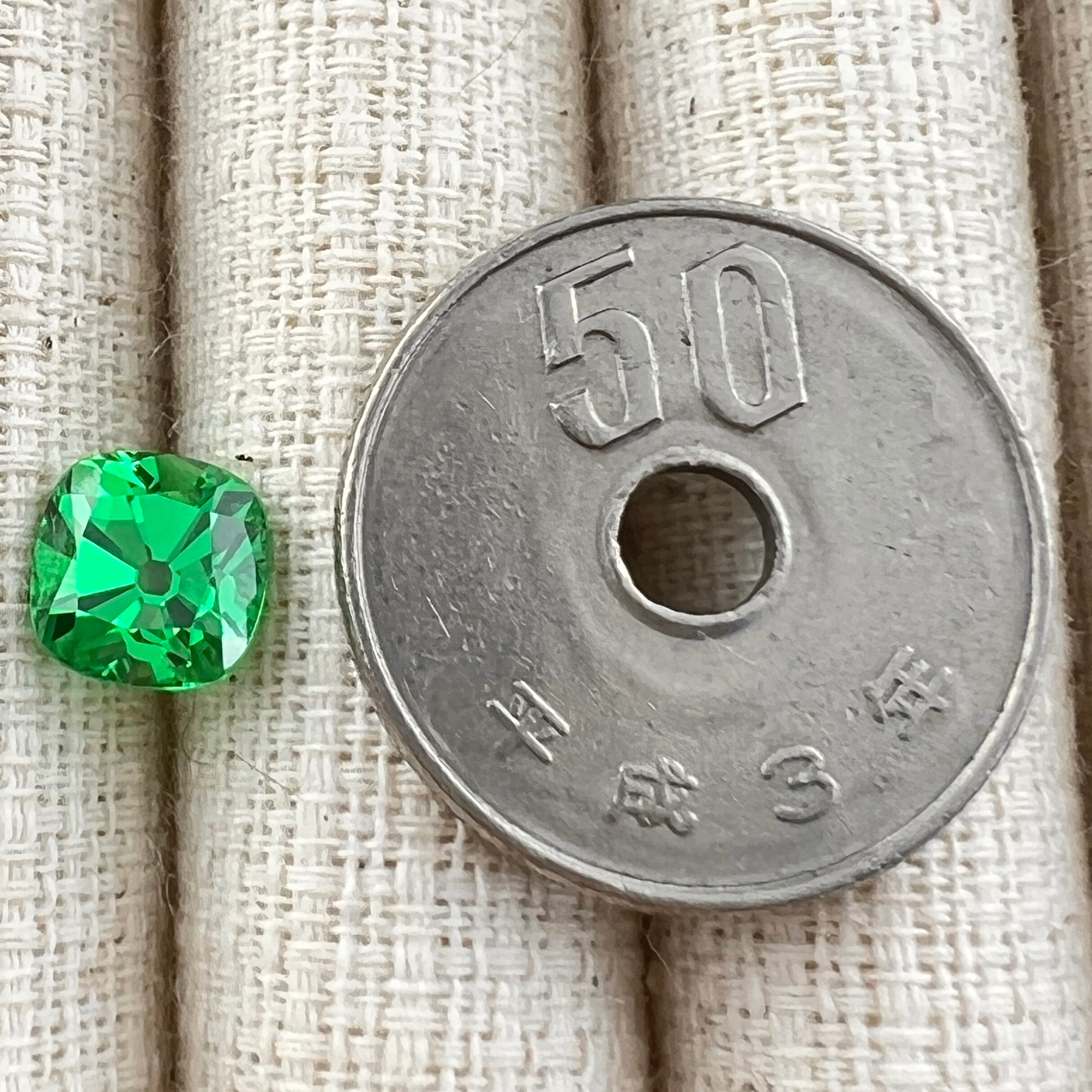 ネオングリーン】YAG ガーネット オールドマインカットのルース