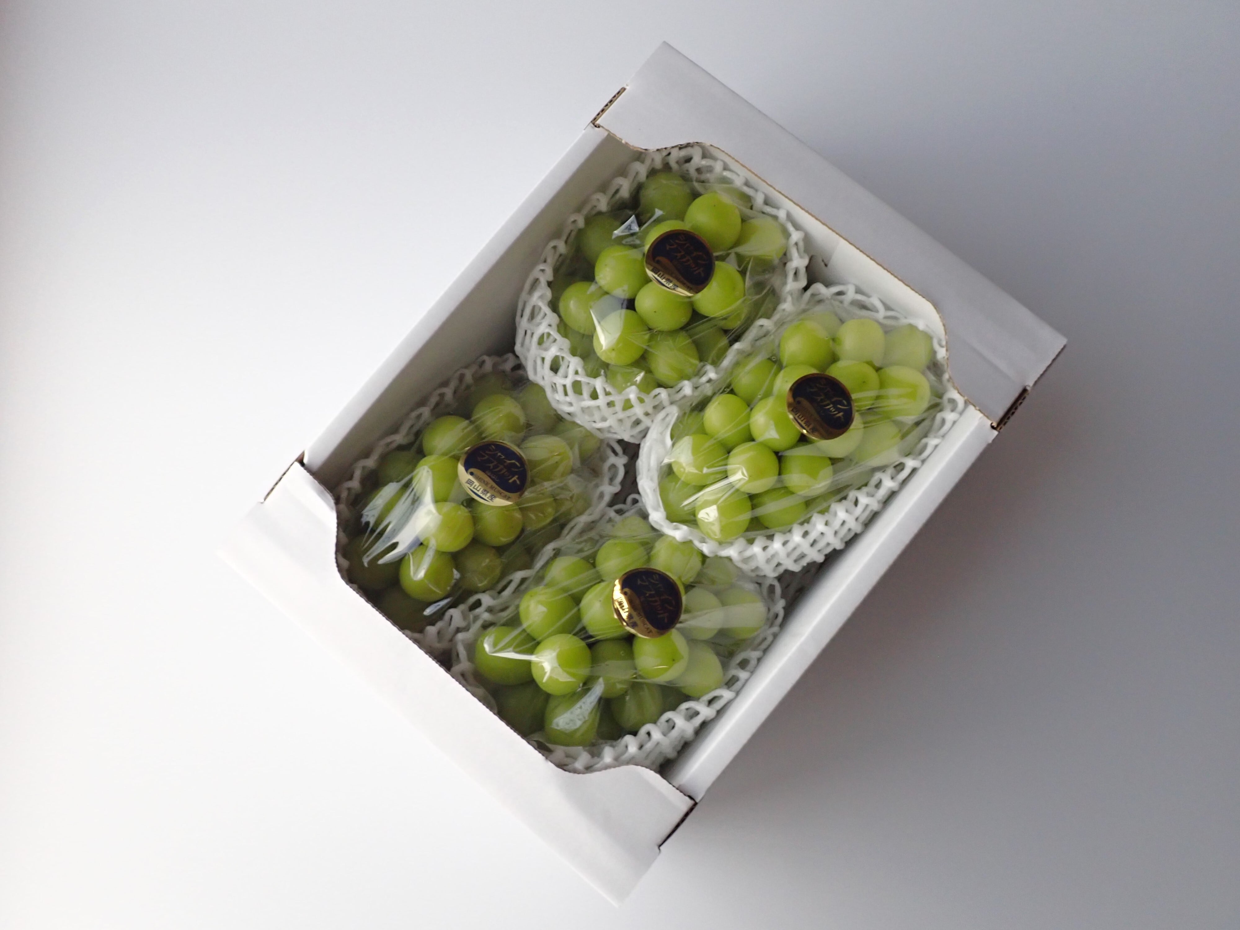 [9月上旬から発送]特選 シャインマスカット(内容量　3〜4房、約2kg)