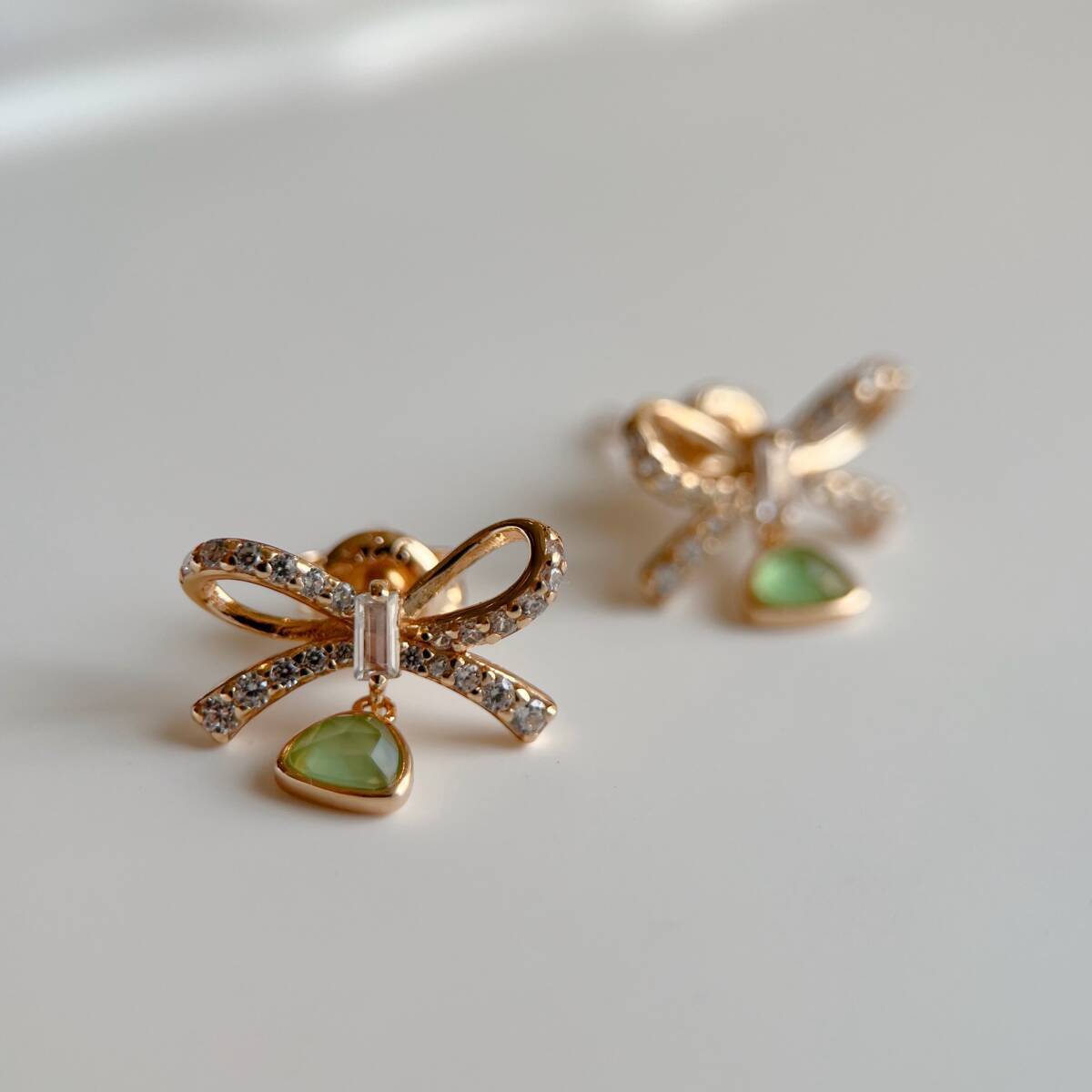 天然グリーンカルセドニー　リボンピアス