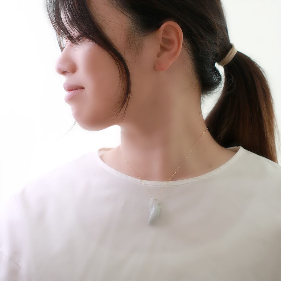 柔らかいホワイト翡翠勾玉ペンダントトップ jd_pt1051 | 【MeiNu