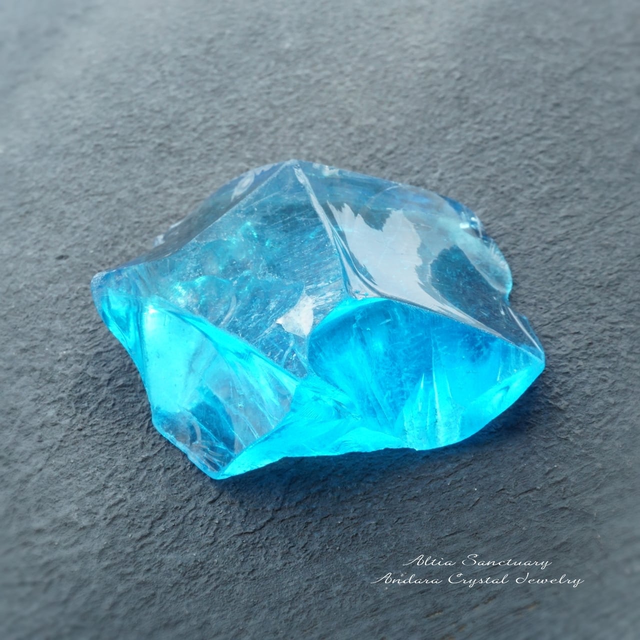 【原石】アンダラクリスタル　エレクトリックブルー Ｎｏ．13天然ガラス