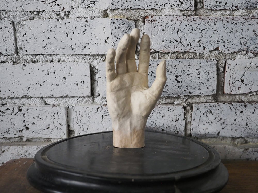 内藤瑠里 手のオブジェ『雲を撫でる』 | antique Salon