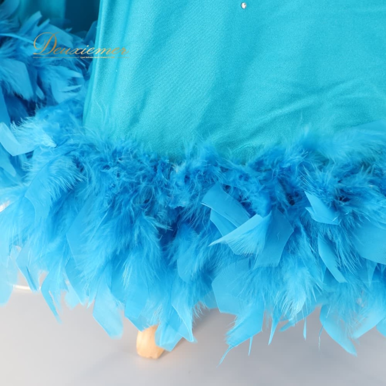 社交ダンス 衣装 スタンダードドレス ワンピース ドレス ブルー系 青 水色 ファー 羽 デモ 競技 発表会 パーティ 伸縮 ダンスドレス エレガント 長袖 軽やか ダンス衣装 イベント 舞台衣装 衣装用ドレス コスチューム レディース