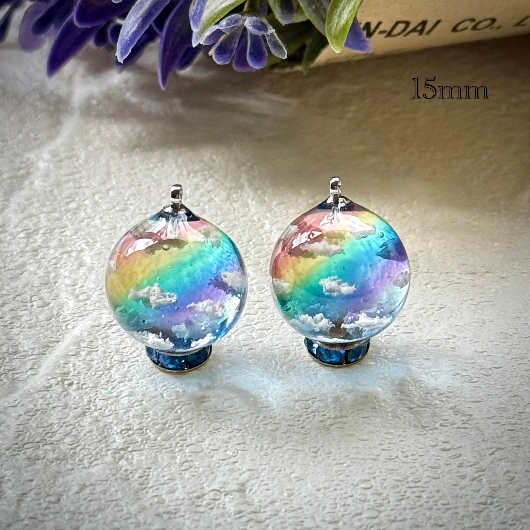 レジンピアス イヤリング 青空にかかる虹 まん丸 15mm a