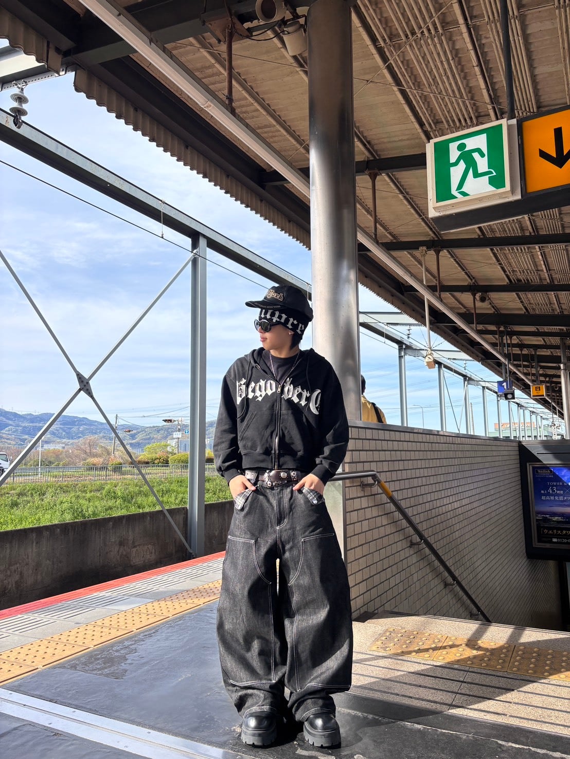 バックロゴショートジップパーカー（ブラック） el1539 | elev fashion
