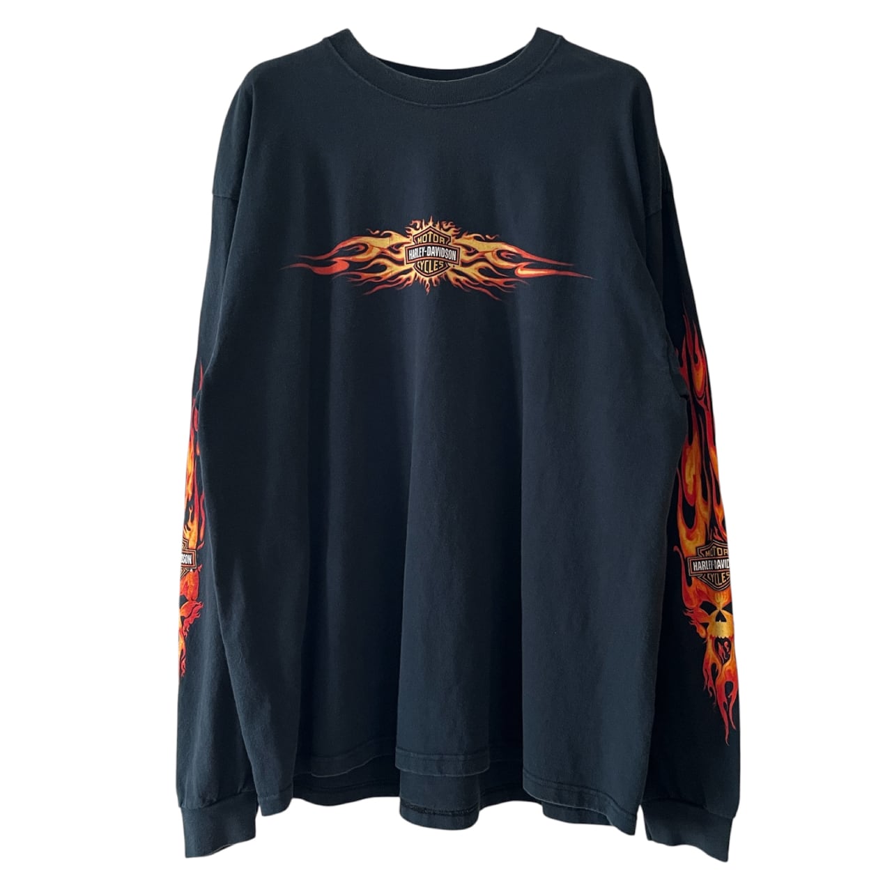 00s Harley-DavidsonロンT ３連スカル フレイム シールド Harley Davidson 2002 Flaming Skull Long Sleeves Tee | Vintage High