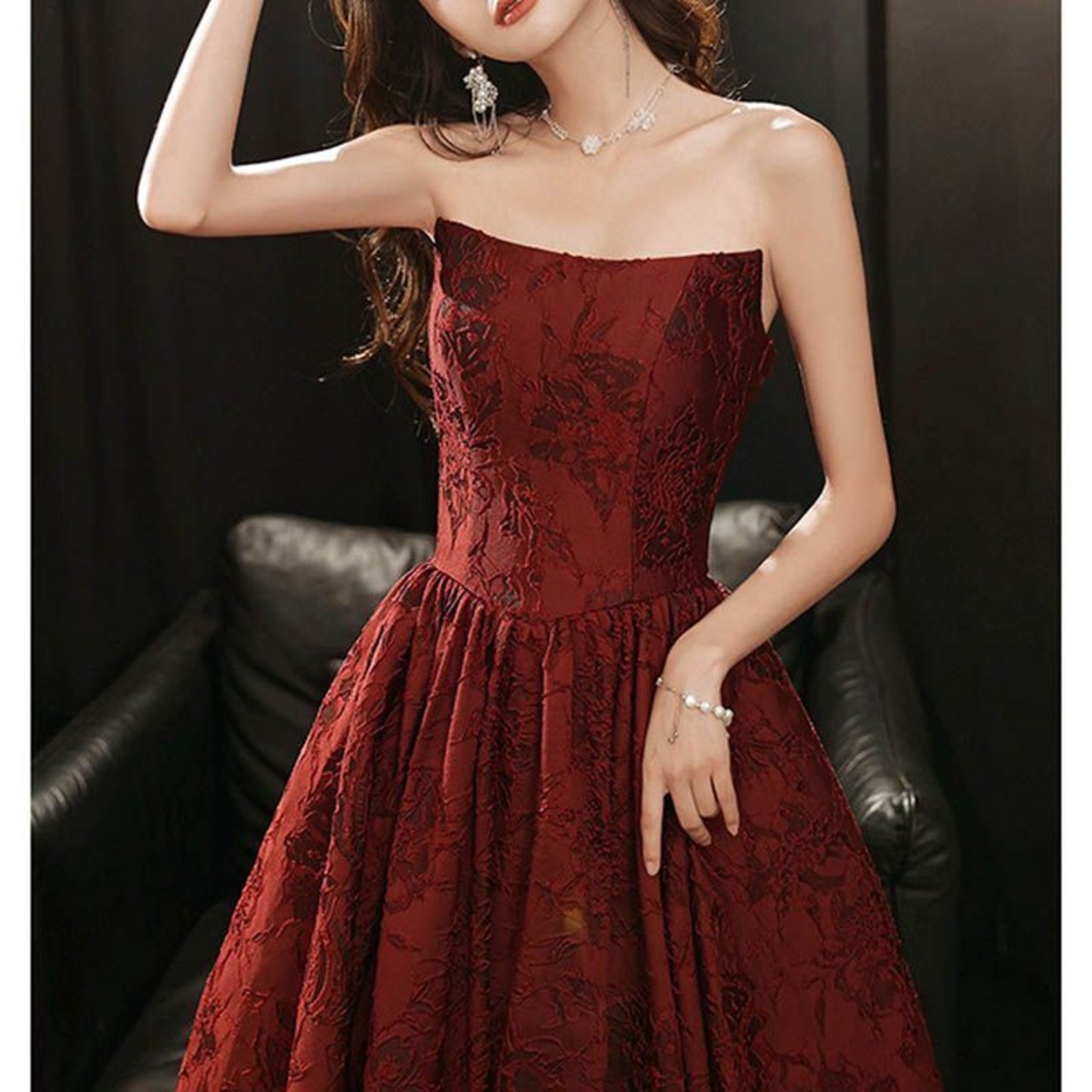 2020年の新しいチューブトップワインレッドバンケット春と夏の  