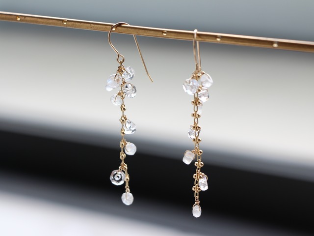14kgf-moonstone & crystal line pierced earrings