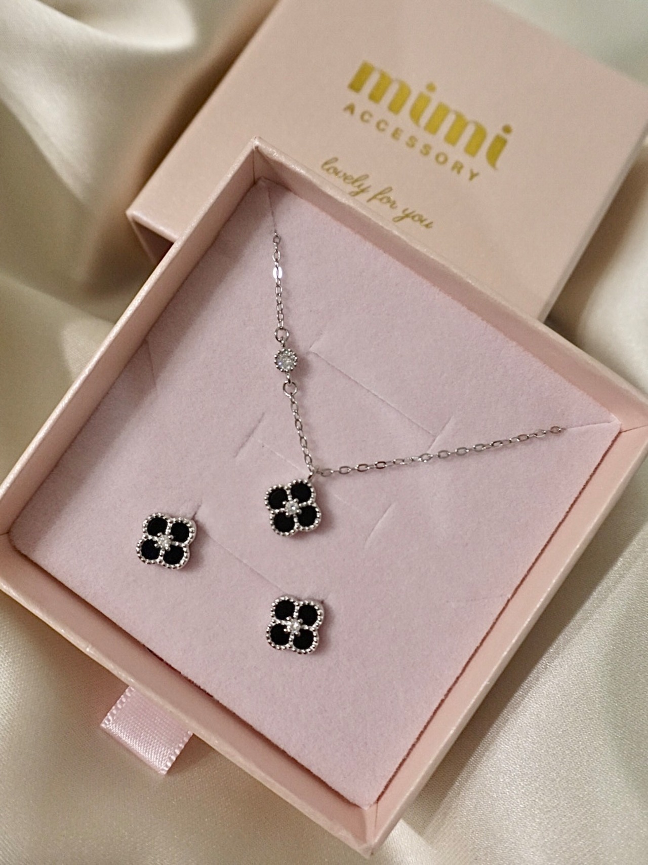 pierce flower twinkle